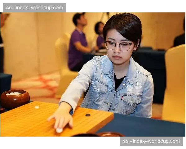 战术板：分析韩国女子军团在中小级别中使用的“闪电步”接横踢技术特点