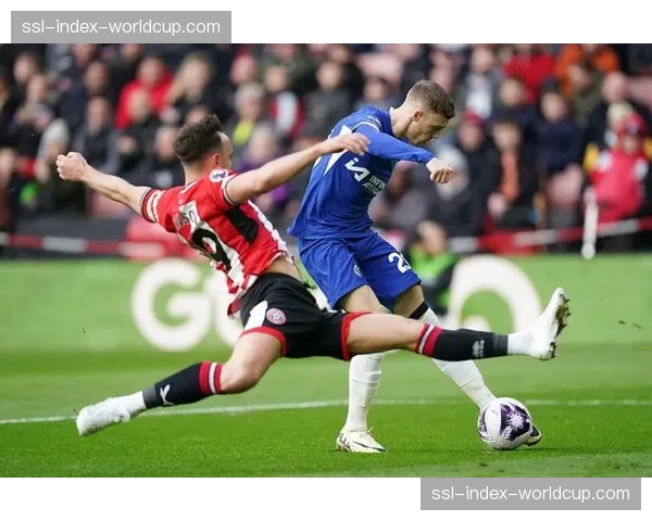 战术复盘：曼城如何用高压逼抢击溃切尔西的中场出球